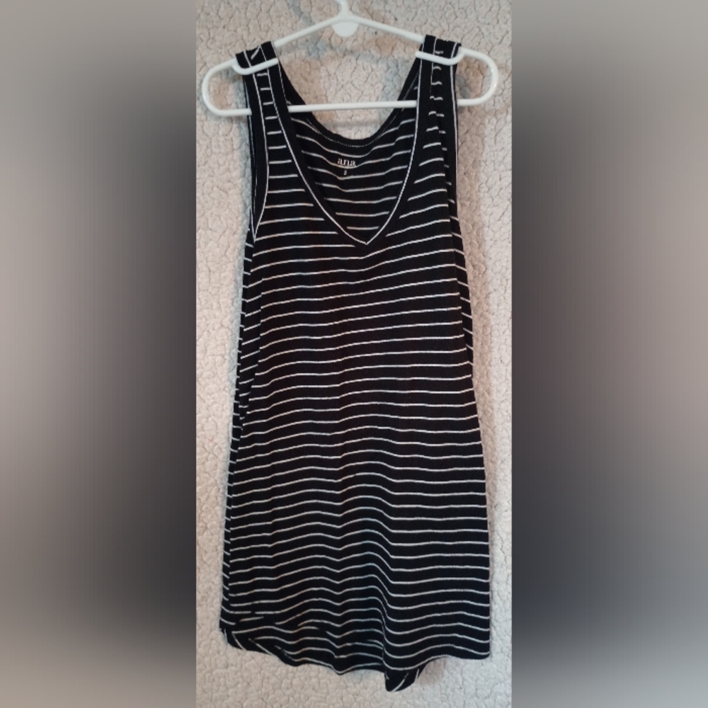 ANA Women's Black & White Striped V-Neck Sleeveless Tank Top Size S
